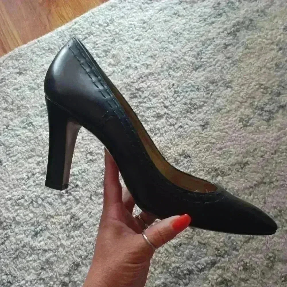 Givenchy Vintage Women's Black Leather Round Toe Designer Pump 40.5 (9 US)